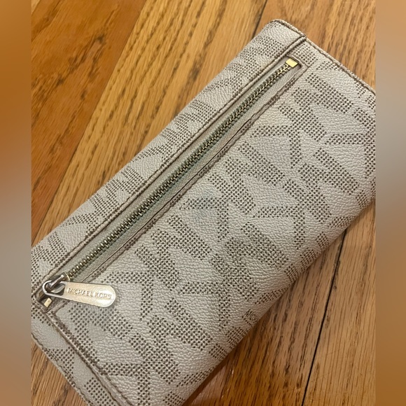 Michael Kors Trifold Wallet with Checkbook Insert - Picture 12 of 12